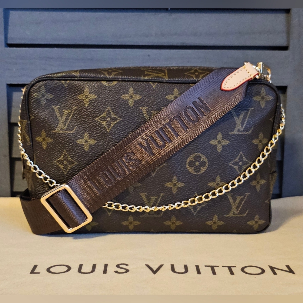 Authentic LOUIS VUITTON Trousse De Toilette 23 Crossbody Bag